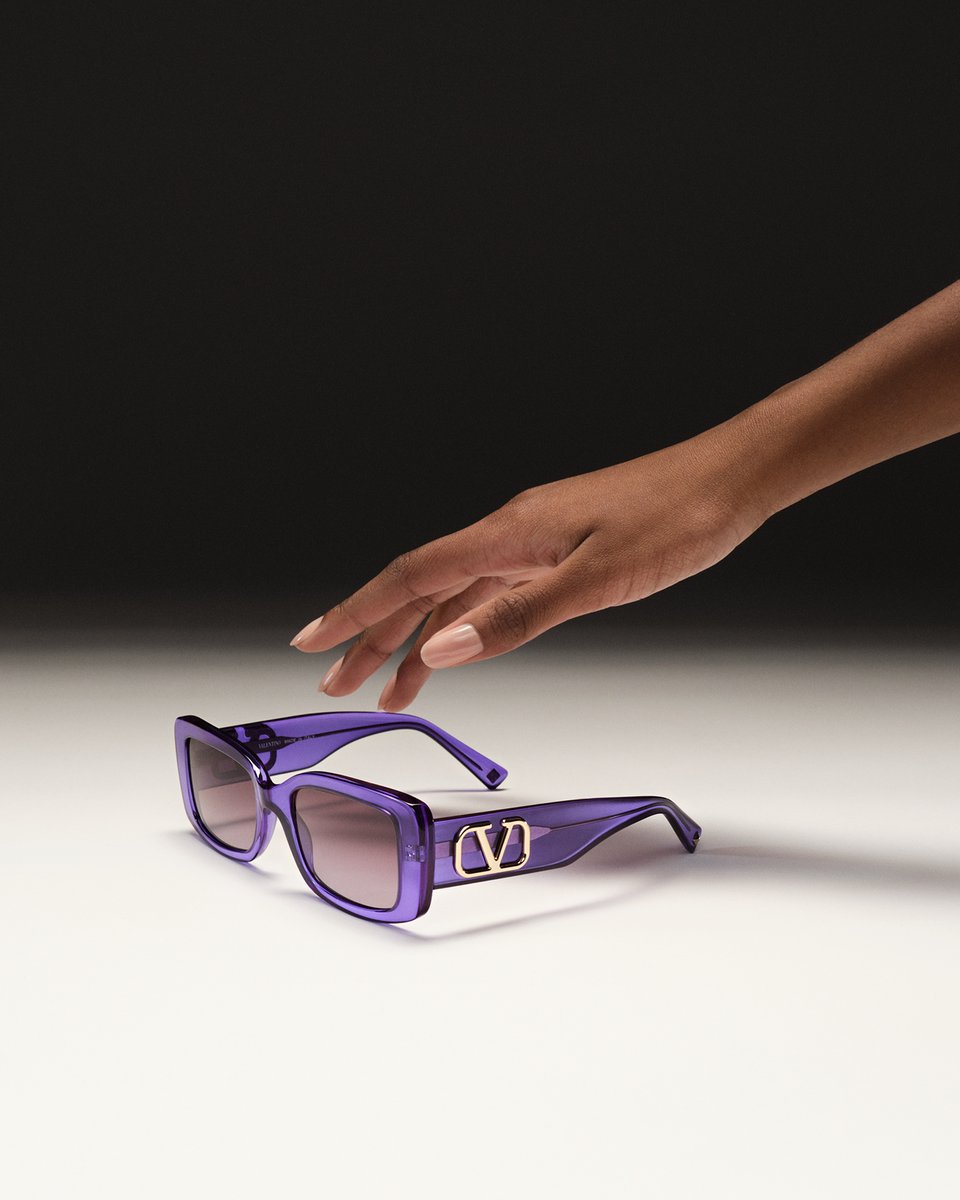 MaisonValentino's tweet photo. Strong hues meet house icons on a new selection of #ValentinoEyewear.​

Shop statement frames in purple with the metallic #VLogoSignature of the Maison, online now at https://t.co/VEgOitPsYe https://t.co/KcYwQNML20