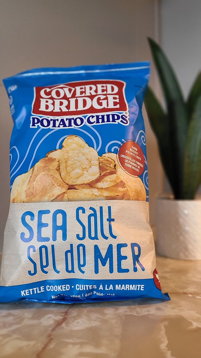 CBchips's tweet photo. It's that time of year when you need a winter coat in the morning and your Birkenstocks by 2pm. Summer is coming 😎

#warmup #seasalt #chips #wednesday #summerscoming #tempature #green #spring #coveredbridgechips https://t.co/PMBGQu1rG2