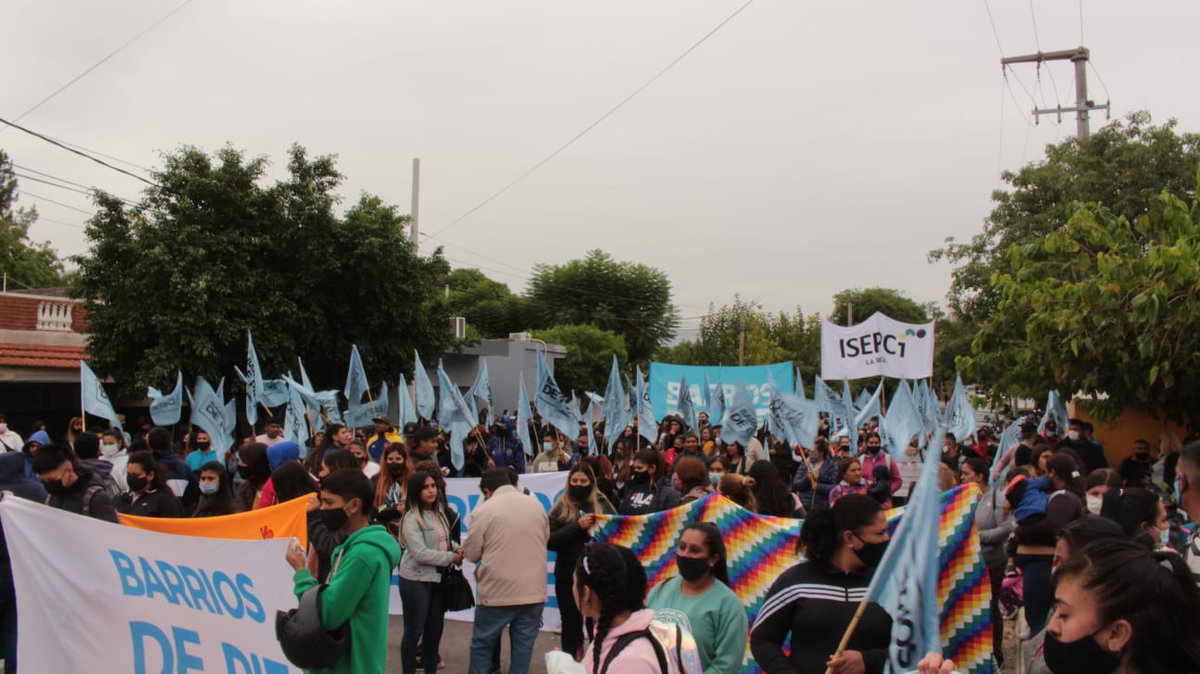 GermanLaRioja's tweet photo. #LaRioja Acampe de Barrios de Pie en el Ministerio de Desarrollo https://t.co/h2FTlEwBC7