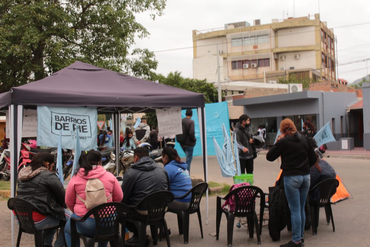 GermanLaRioja's tweet photo. #LaRioja Acampe de Barrios de Pie en el Ministerio de Desarrollo https://t.co/h2FTlEwBC7