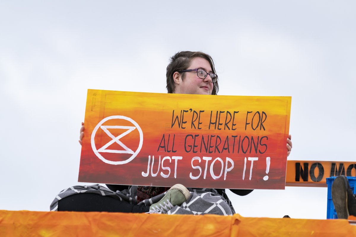 XRVicAus's tweet photo. Good morning! The science is clear. For a liveable planet for all - no more coal, no more oil, no more gas. A just transition for the existing fossil fuel workforce starting right now! 
#ClimateEmergency #ClimateJustice #WhereIsThePlan #JustDoIt #ActNow
Photo: Matt Hrkac https://t.co/aKBCAVoify