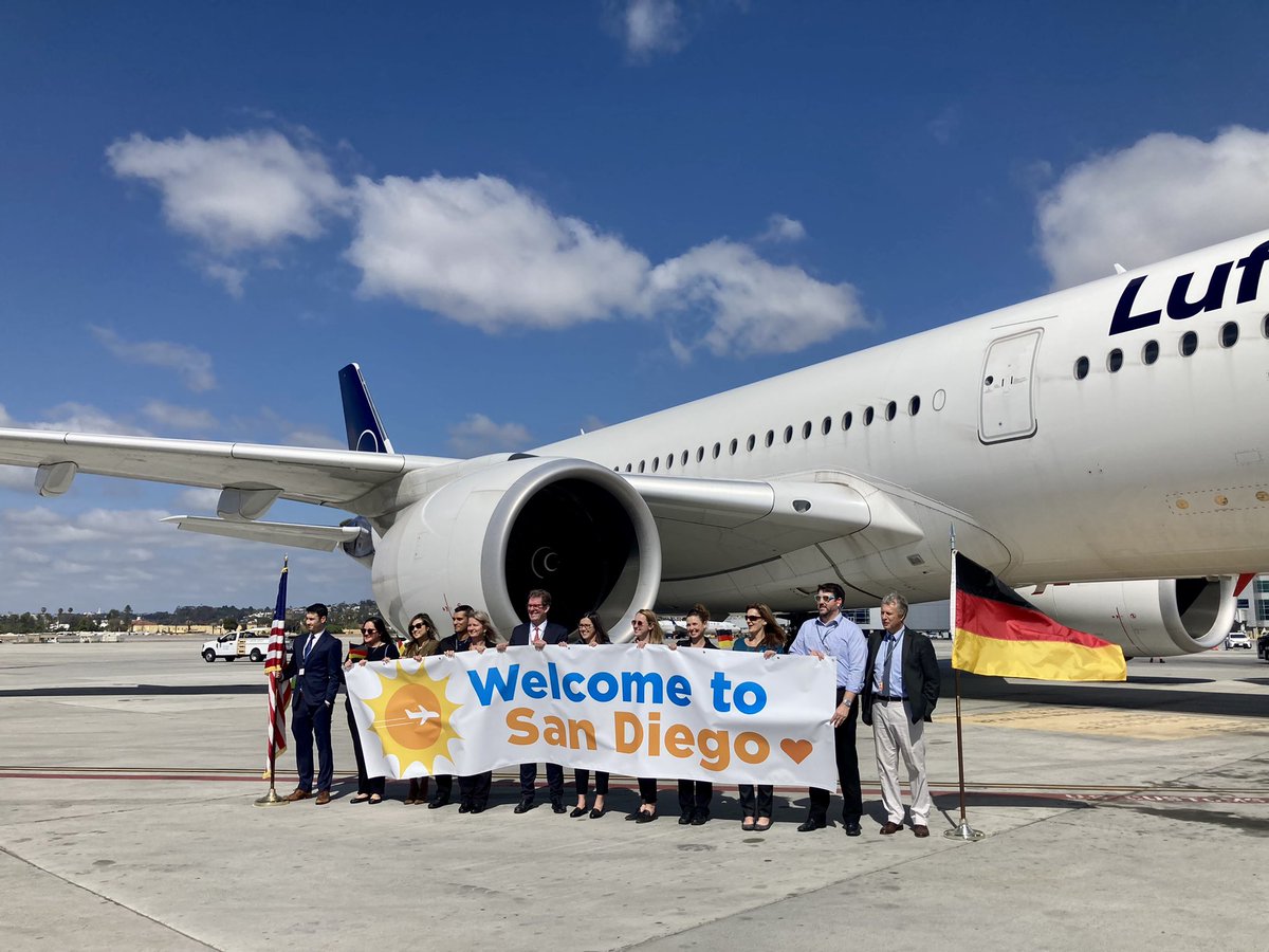 SanDiegoAirport's tweet photo. Welcome to sunny San Diego @Lufthansa_USA. First nonstop flight SAN ⬅️➡️ Munich has arrived! https://t.co/T26JpYbafW