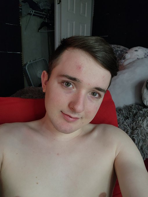 Hey guys I'm now live on chaturbate xtylercam69 https://t.co/ltSMucQ3qL