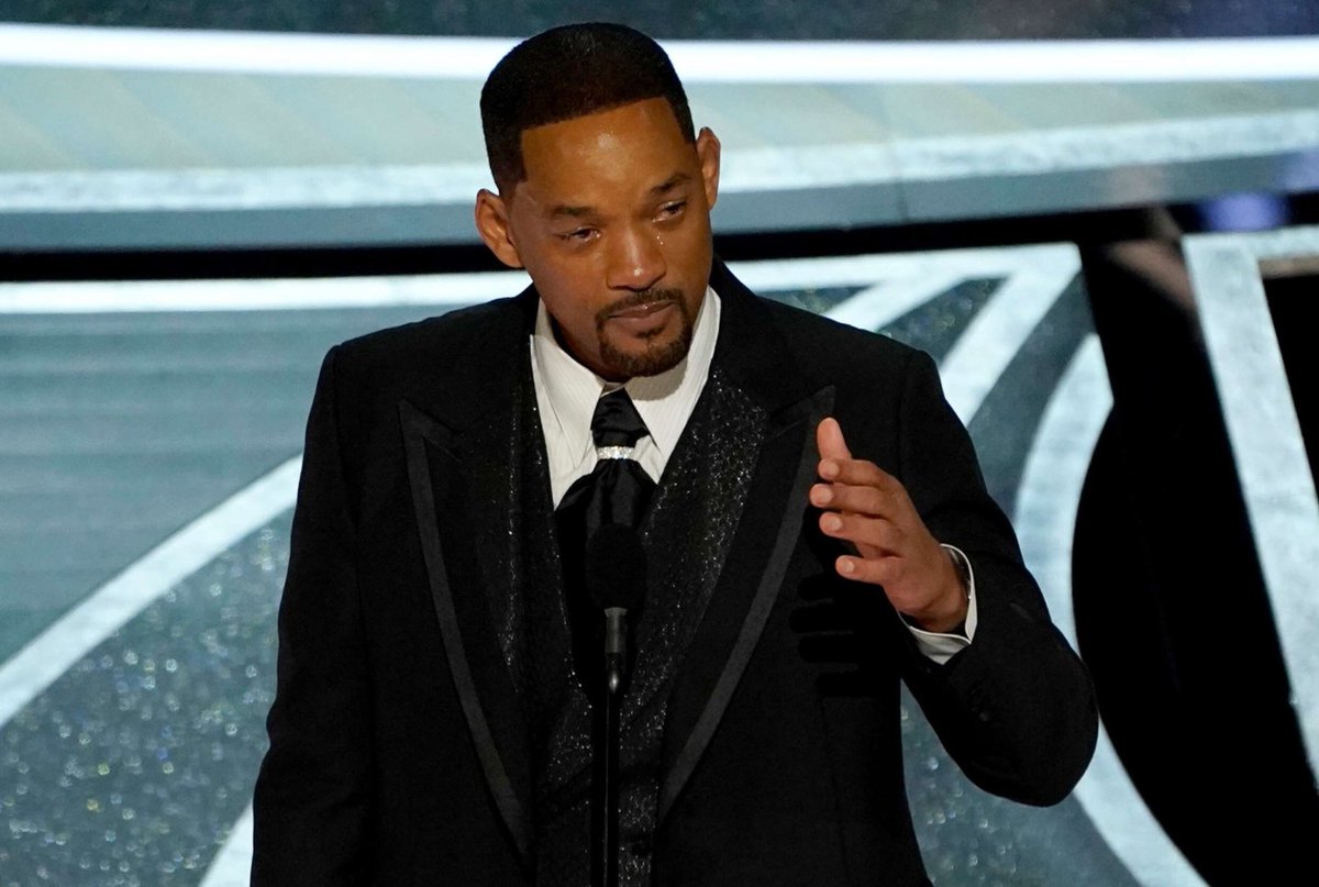 getFANDOM's tweet photo. Will Smith may face suspension or expulsion from The Academy after hitting Chris Rock at the #Oscars 

Decision will be made on April 18 https://t.co/UZq4FAdEwi