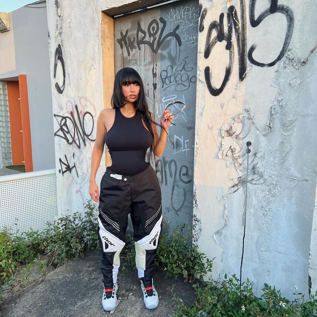 palomamamicl's tweet photo. Tú gata gangster que te mata sin tiros 🖤💨 https://t.co/qEUpjT8MyY