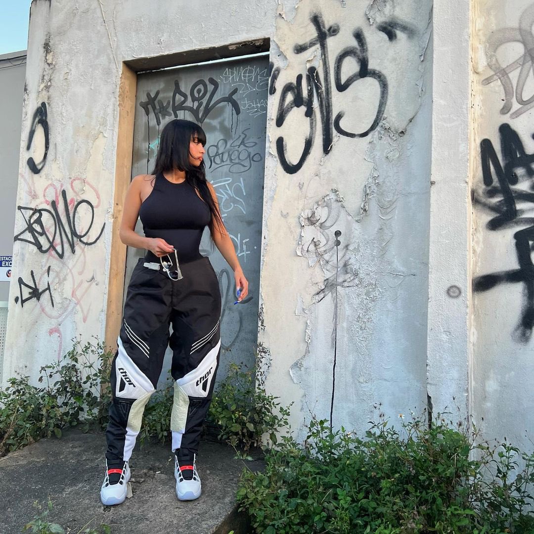 palomamamicl's tweet photo. Tú gata gangster que te mata sin tiros 🖤💨 https://t.co/qEUpjT8MyY