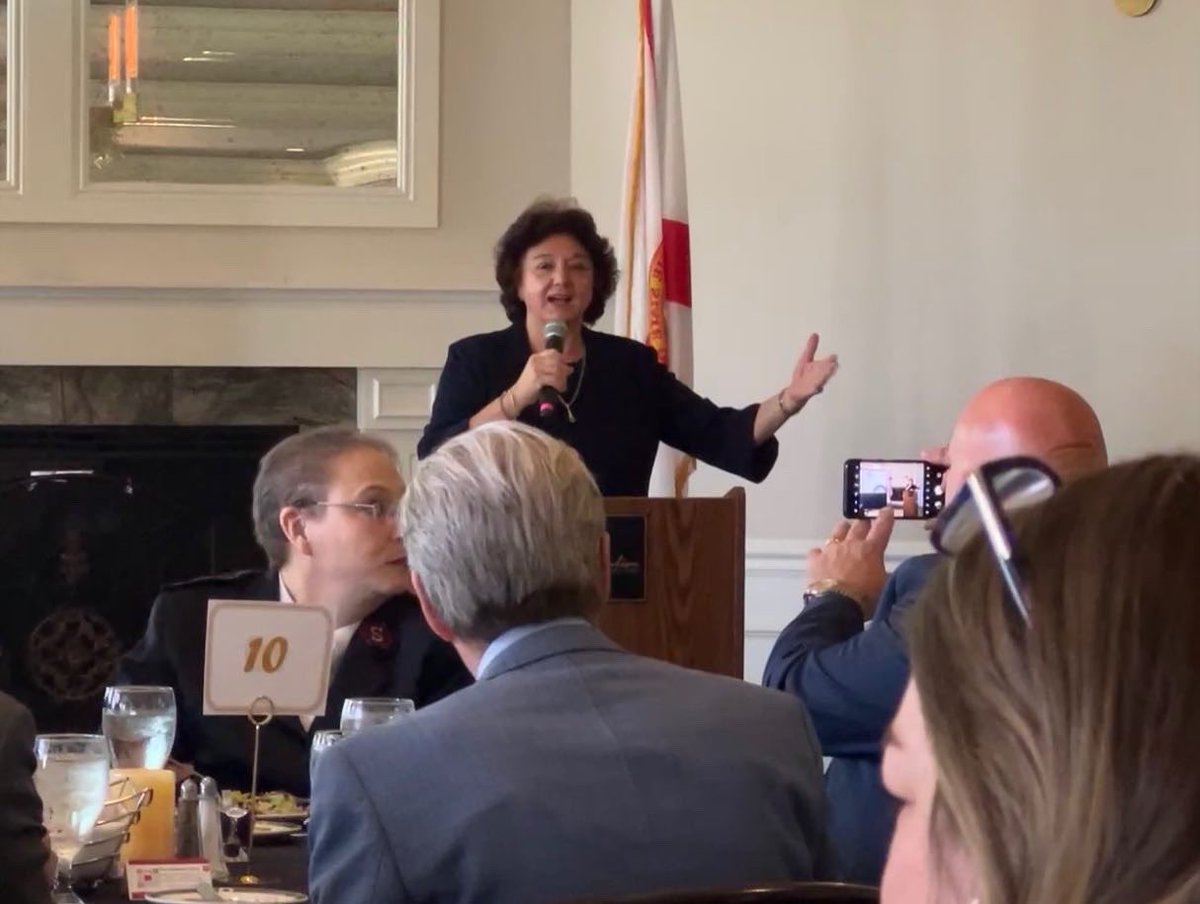 jenna_persons's tweet photo. Another great Annual Post Session Luncheon hosted by Senators @Kathleen4SWFL and @isayray .  Enjoyed visiting with so many of our community leaders in SWFL! https://t.co/x8LNLcrl1d