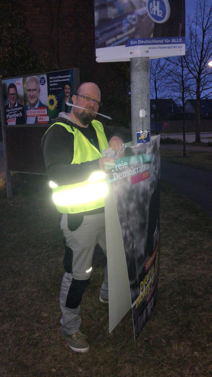 fdp_hu's tweet photo. Immer sichtbar - unseren #Wahlkampf gibt es 24/7💪

#fdpsh #henstedtulzburg #ltw22 https://t.co/TP7Ffovgea