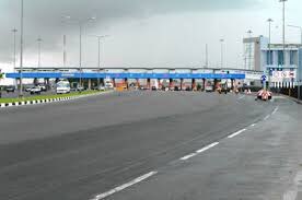 BREAKING: Imminent showdown on Lekki toll gate on Friday 01/04/2022 as Lekki Estate Residents met with LCC and declare NO TOLLING of the roads. Plan for travel distractions and delays in that area on Friday.