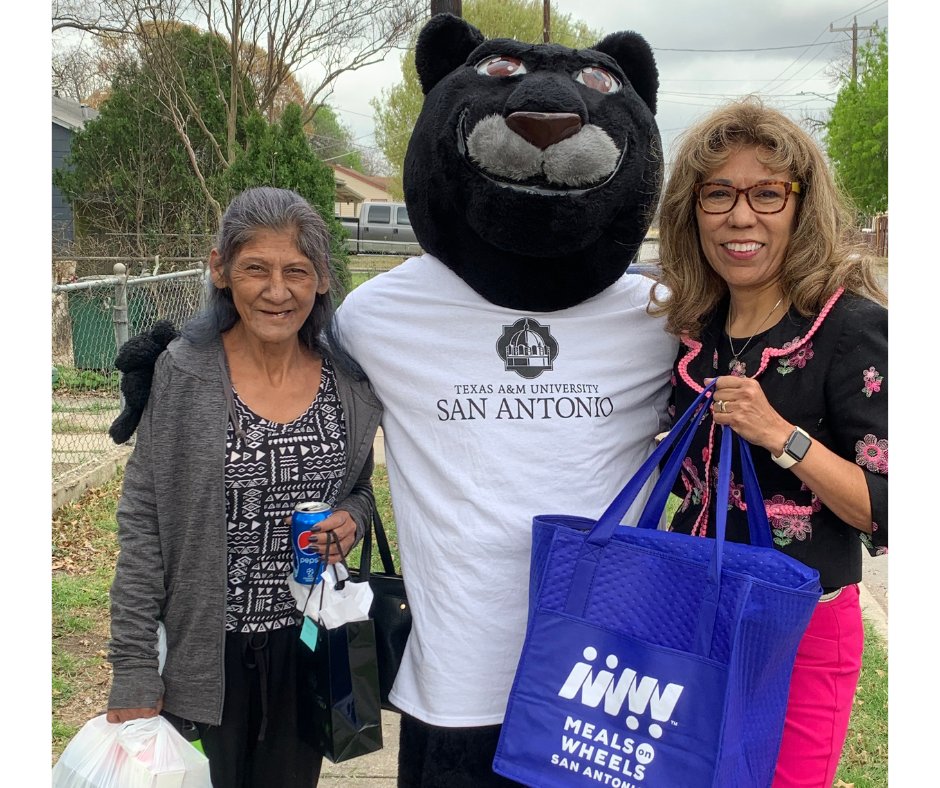 mowsatx's tweet photo. PHOTO DUMP of Dr. Cynthia Teniente-Matson and General the Jag from @TAMUSanAntonio delivering care, happiness, and nutrition to a few of their senior neighbors! #MarchforMeals #TogetherWeCanDeliver #backto5 https://t.co/xSDvHaxXUQ