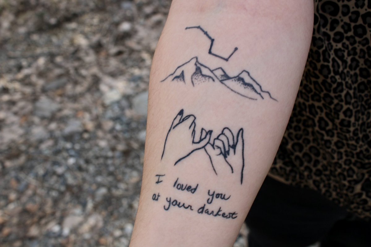 superdupercass's tweet photo. Why do I lie 🤦🏼‍♀️ tbh there is a quote on the same arm just not w my skyline 🤷🏼‍♀️ https://t.co/Sw7GdX1lQ3