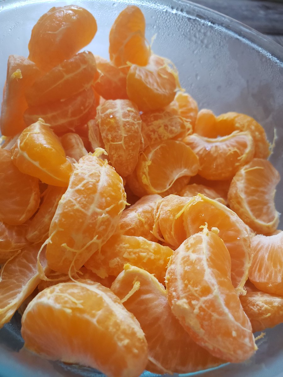 IrisRFSmith's tweet photo. Seems appropriate while watching a pirate show. No scurvy for me. #plantbased #plantbasedweightloss #weightlossjourney #wholefoodplantbased #oranges #pirates https://t.co/sBkXWBfao9