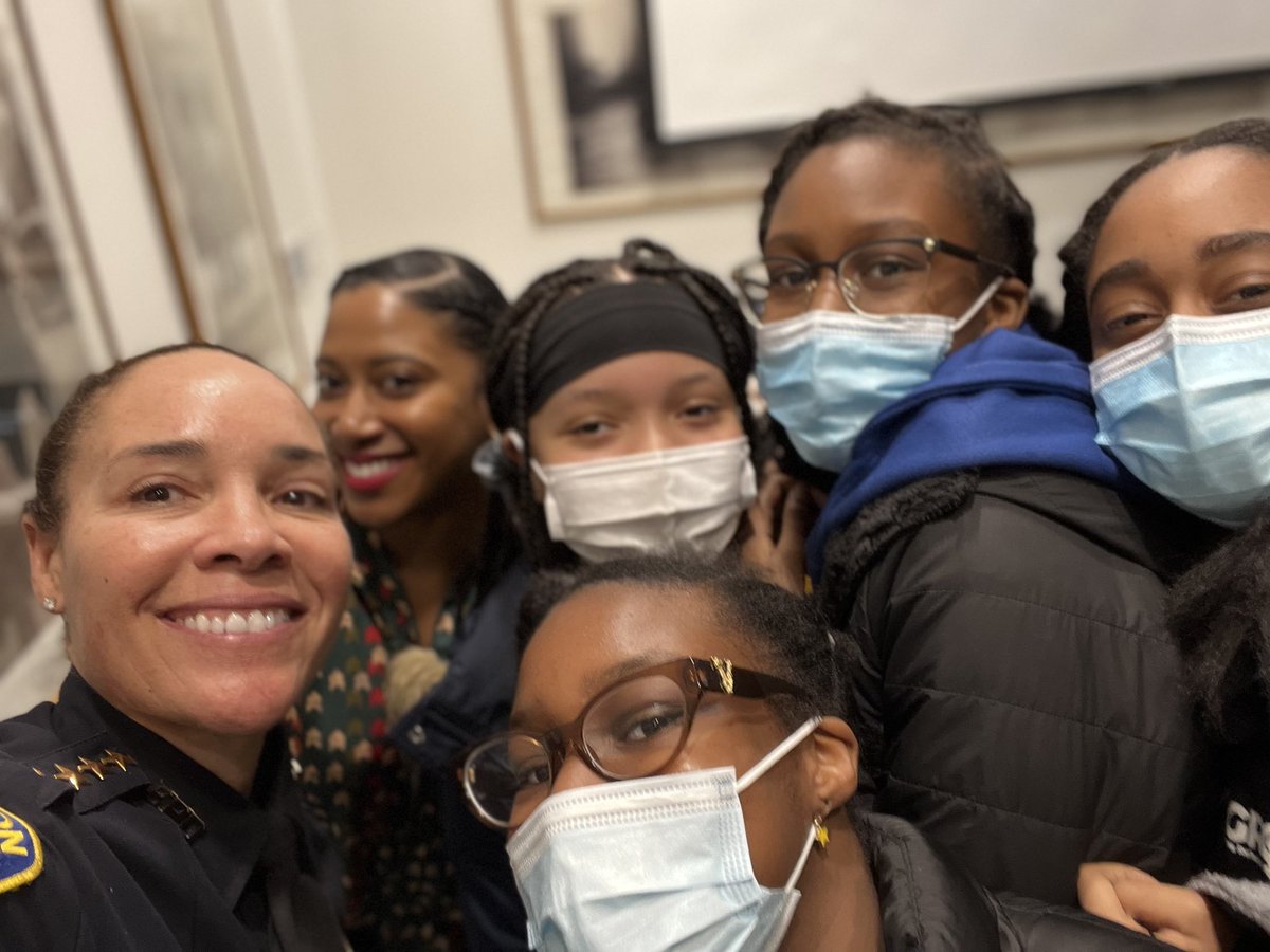 Candace Morales finished off the “She Inspires series” <a href="/GROWmentorship/">Jamila G. This is Us</a> . What an amazing night! #inspire #BLACKARTIST #WomenEmpowerment 💪🏽💯❤️👏🏽