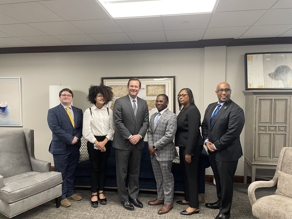 Thank you to <a href="/CSexton25/">Speaker Cameron Sexton</a> for welcoming Boys &amp; Girls Clubs during their Day on the Hill and taking time to meet with the 2022 Tennessee Youth of the Year winner Jehlin Hayes and BGC of Middle TN! #BGCTNAllianceDayontheHill <a href="/BGC_TN/">BGCs in Tennessee</a>