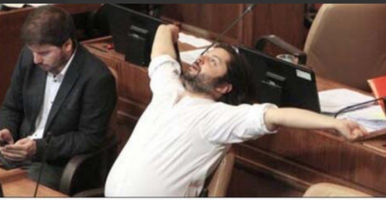Andino488's tweet photo. Y finalmente, eligieron al weón mas flojo del Congreso de Presidente.. Buen ojo #LosCabros... https://t.co/FyT5hqaUxJ