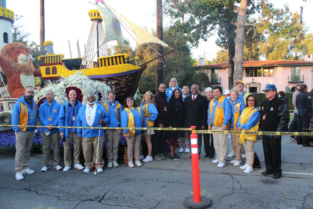 LionsFloat's tweet image. More behind scenes photos getting the Lions Float prepared for the 2022 Rose Parade. #lionsfloat #lionsclub #weserve #lionsclubs #roseparade