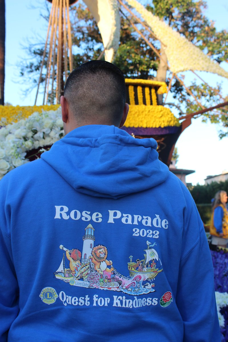 LionsFloat's tweet image. More behind scenes photos getting the Lions Float prepared for the 2022 Rose Parade. #lionsfloat #lionsclub #weserve #lionsclubs #roseparade