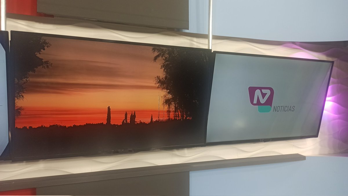 barciaml's tweet photo. Vamos cerrando la tarde en #Noticiero7
Cielazo desde las afueras de nuestros estudios
Buen cierre de miércoles!!! https://t.co/yRDhOVBHwe