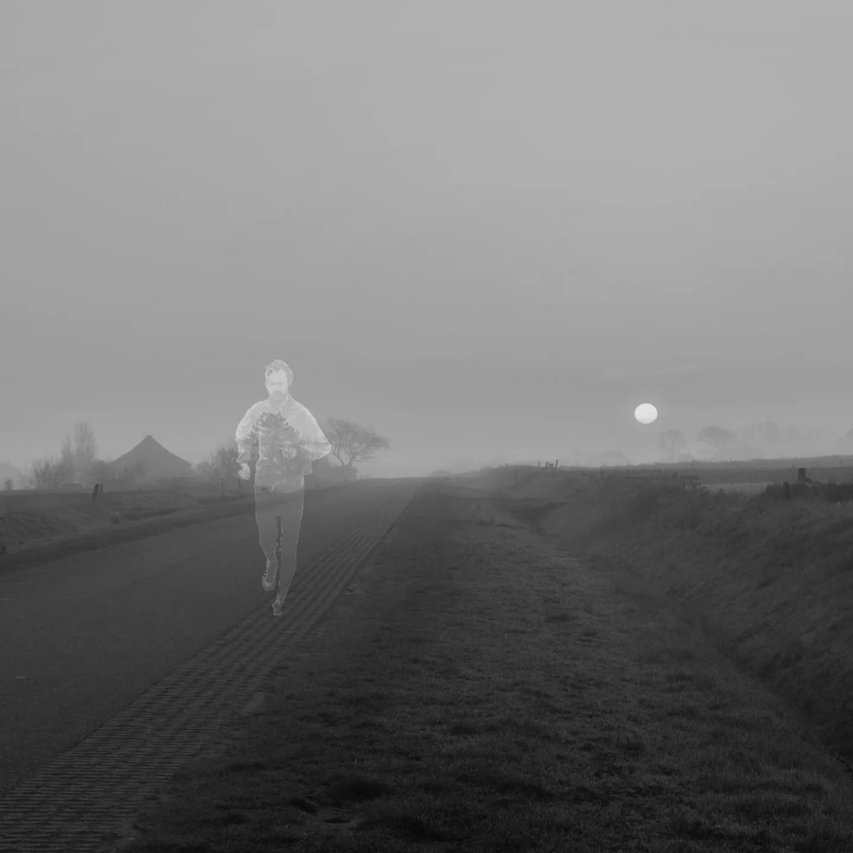 ZestigvanTexel's tweet photo. Weet je zeker @ultrahennie dat je deze loper dit weekend hebt gezien tijdens de @ZestigvanTexel? Voortaan filmen @DirkJanRoeleven #DeGeestvanKnip Wat denk jij @runoutofhell? https://t.co/fFDPEVHqo4