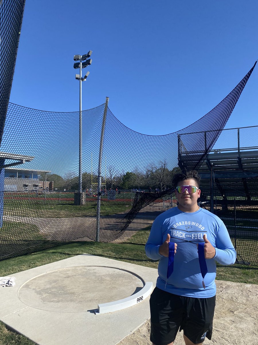 BrazoswoodT's tweet photo. Nestor Nieto places 2nd in the Shot Put and 3rd in the discus! Good job today! 🥈🥉
#BucStrength https://t.co/jSrW2K2qp7