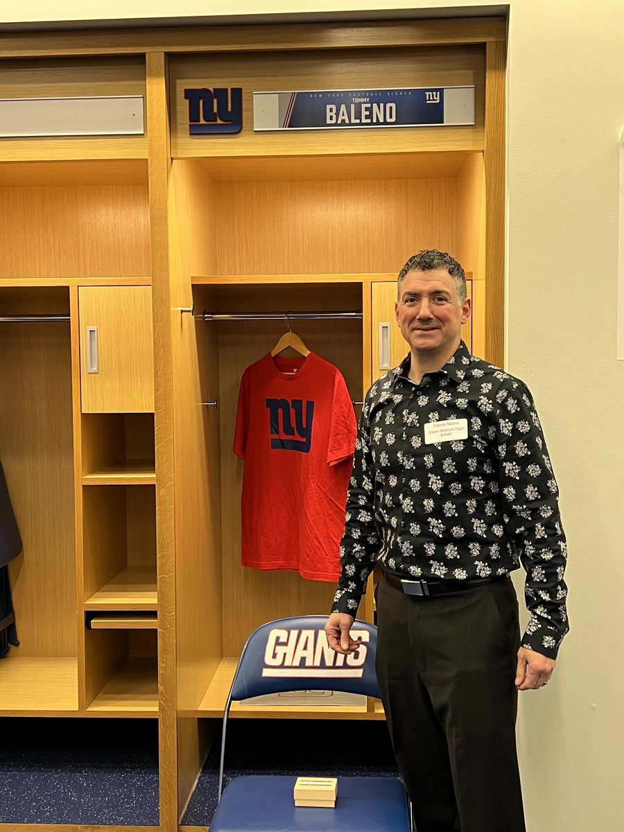 New York Giants: Coach of the Week Recognition Dinner at MetLife Stadium. A huge Thank You to the Giants for celebrating High School Football. The evening was fantastic &amp; started off with photo opportunities in the New York Giants locker room.