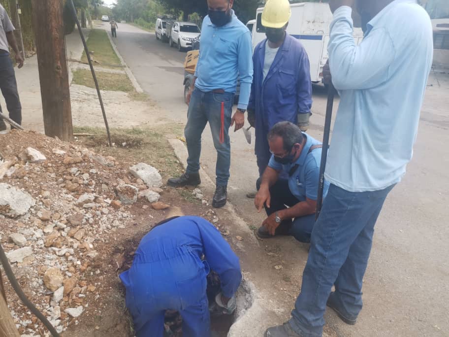 La guerra económica afecta también al sector de las telecomunicaciones,  pero aún así, #CubaViveYAvanza en el desarrollo de la infraestructura tecnológica por el bienestar de su pueblo.♥️🇨🇺
#VamosConTodo