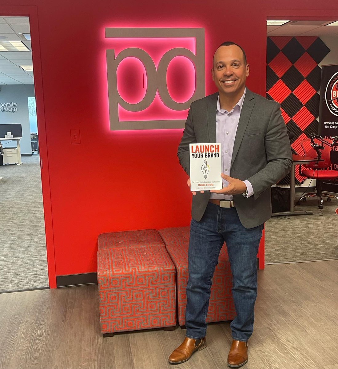 Valley_Chamber's tweet photo. Introducing our 2022 Local Leader Keynote for Leadercast Greater Valley Chamber: Ramon Peralta, Author, Acclaimed Speaker, Founder @PeraltaDesign (May 4th, Invictus Theater, Seymour) https://t.co/t5v9pvF3nB https://t.co/c34qUNki5l