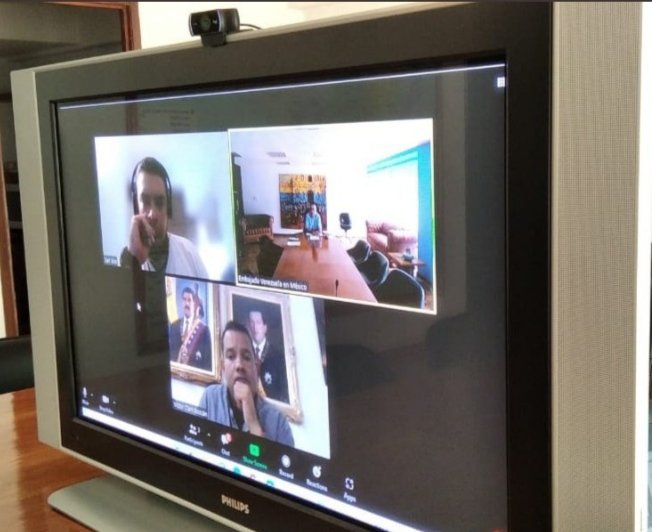 Participamos en videoconferencia con <a href="/GobVictorClark/">Gob Victor Clark🌀</a> para afinar detalles sobre la comisión multidisciplinaria, que por instrucciones del presidente <a href="/NicolasMaduro/">Nicolás Maduro</a> llegará a México para fortalecer el intercambio económico entre naciones hermanas.