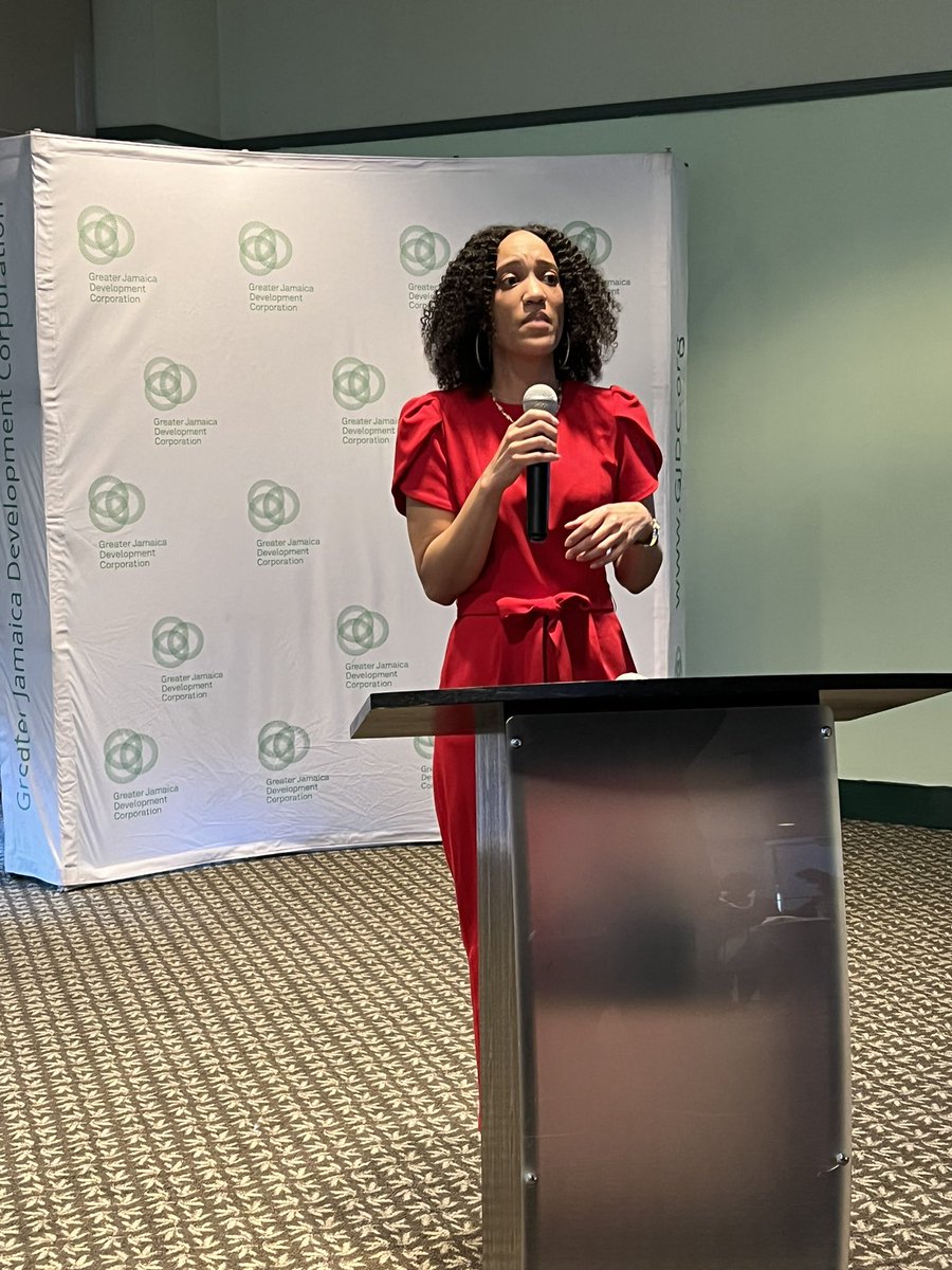 GJDCPrez's tweet photo. Cameo Boone, a member of our Business Services Group, lets the audience know about the services we offer to small, local businesses in #SEQueens
#WomenWhoLead
#GJDC https://t.co/qh25JS8kPm