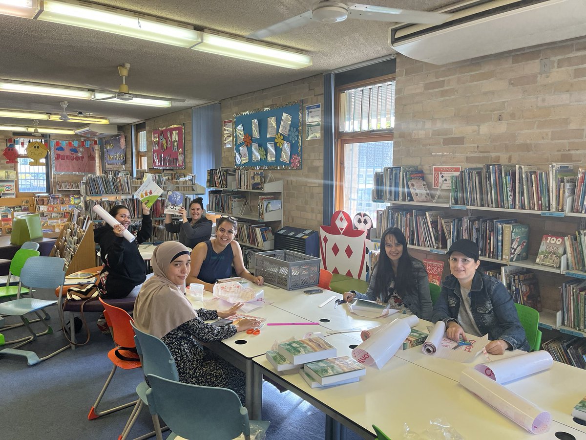 davies6_tamara's tweet image. Amazing mothers contacting our new quality texts! I love our school community! @hilltoproadps #ItTakesAVillage #parentconnections #qualitytexts @see_natalie