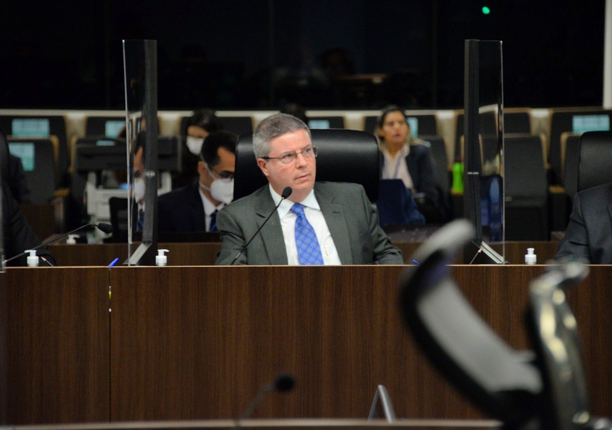 Hoje, o Plenário do Tribunal de Contas da União retomou as sessões plenárias presenciais depois de dois anos de trabalhos remotos do Plenário. https://t.co/aLz8HpVbhS
