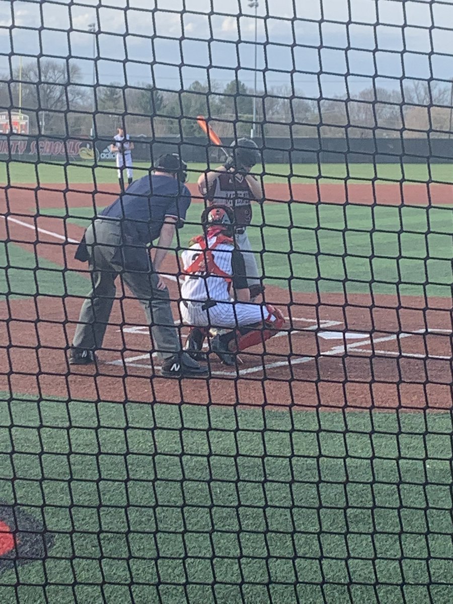 5Umpires's tweet photo. Only game in town….Metcalfe @ Taylor. Watching Kevin Claycomb and Anthony Childress do work. Finally a warm night to be outside.
#5thregion https://t.co/shQGC2cIAJ