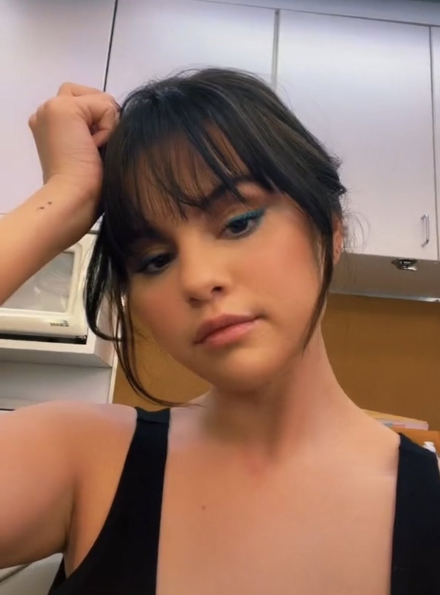 Pretty bored send help 😩😩😩