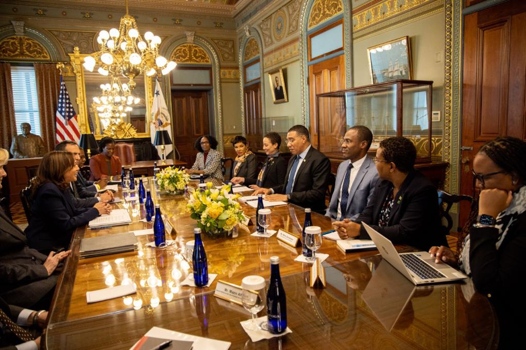 kaminajsmith's tweet photo. It was a great pleasure to be part of today's meeting between PM @AndrewHolnessJM and VP @KamalaHarris to discuss the ways in which 🇯🇲 and 🇺🇲 can deepen our partnerships in commerce, energy, security and human capital development. https://t.co/QJLN2iFQSV
