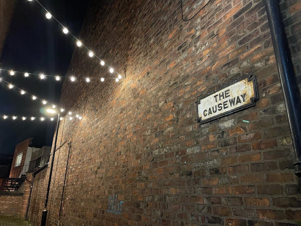 1chrisoldfield's tweet photo. @KarenWroeArtist @AltrinchamBID @altrinchamhq @altrinchamtoday The Causeway ♥️ https://t.co/EdRSjATTXv