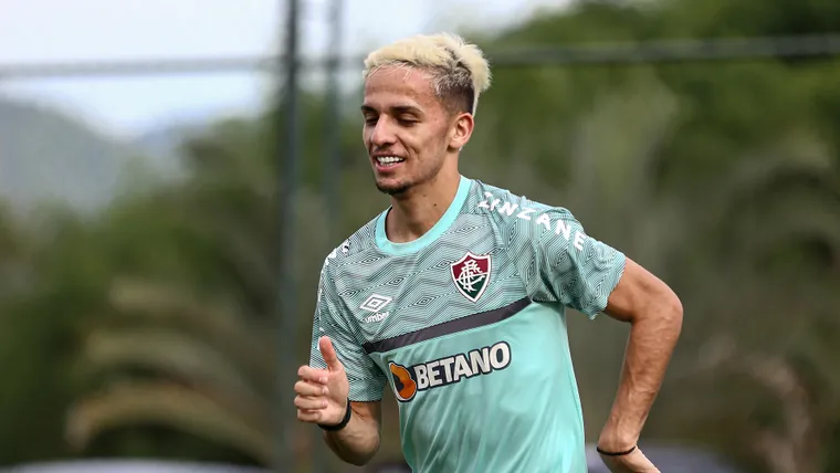 GREMIONEWS7's tweet photo. CONTRATADO

Grêmio acaba de acertar a contratação do meia Gabriel Teixeira, do Fluminense. Ficara de empréstimo até o fim deste ano

O reforço foi um pedido do técnico Roger Machado.

📸: Lucas Merçon/ Fluminense FC
🗞: GáuchaZH https://t.co/zYNQTzucbi