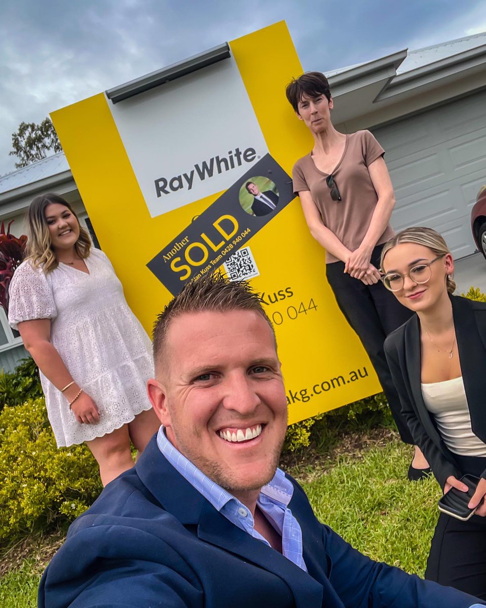 RayWhiteMarsden's tweet photo. Alan Kuss - Real Estate exceeded the seller's expectation by over $60,000 for this sale! Congratulations! 
Want to know more? Contact our team today!
𝘼𝙡𝙖𝙣 𝙆𝙪𝙨𝙨 𝙂𝙧𝙤𝙪𝙥 - 0428 940 044
#raywhitemarsden #raywhiteakg #sold #sellingallareas #alankussgroup #premier https://t.co/cbQjuNwrxe