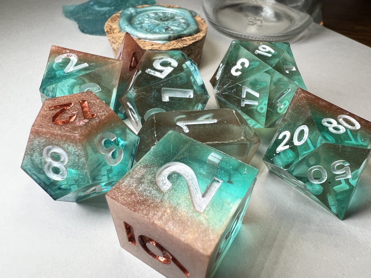 LetoAnimas's tweet photo. Just some of my latest sets! Sorry I keep forgetting to post here😣 #dice #dnd #nerd #handmadedice #ttrpg #resin #sharpedge #shiny https://t.co/H2Lebe60TN