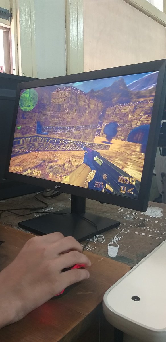 acá tranqui con los pibes en informatica