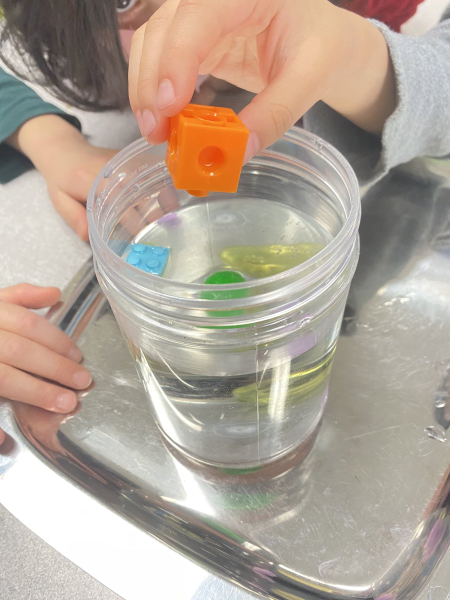 TKoppaithara's tweet image. We had a small group who wanted to investigate buoyancy. #sinkfloat 
To be continued! #Kindergarten