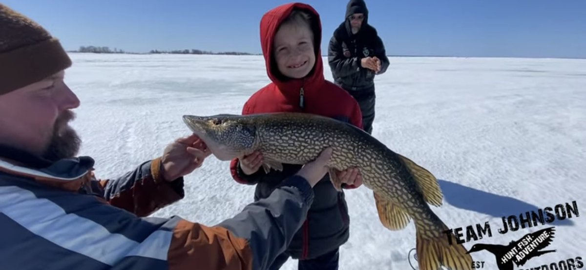TeamJohnsonOD's tweet photo. #icefishing #monsterpike #lakeofthewoods Chasing Huge Spring Pike On Lake of the Woods! https://t.co/gDqM3F3e4m via @YouTube https://t.co/vYLqf9RNKw