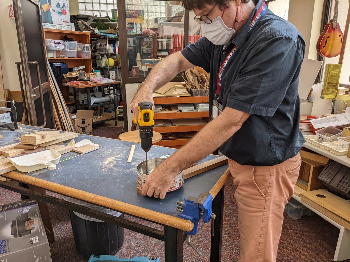 davidleeedtech's tweet photo. Thank you James McMullen in the MS Makerspace for showing me your process of making an instrument! The goal was to find key principles for instrument-creation that #1stgrade can utilize when making their own.
#pblchat #pbl #projectbased #ngsschat #ngss #stem #stemed #steamchat https://t.co/XoQBQRru6R