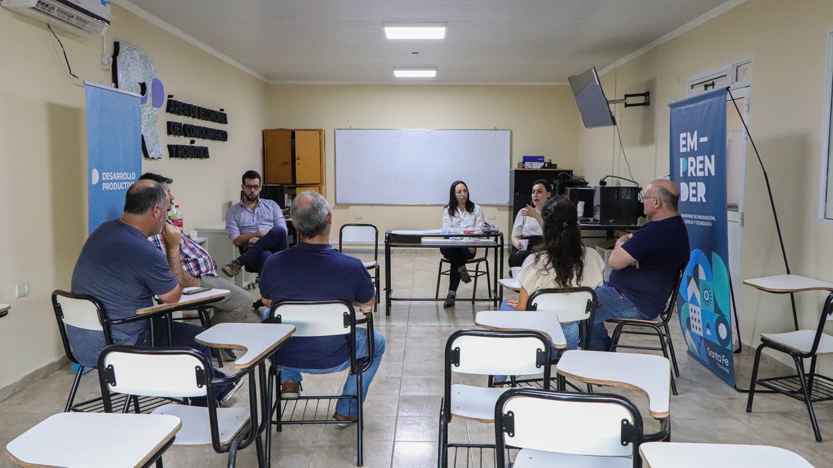BaimaMarina's tweet photo. En la @munireconquista hay un espacio para #EconomíaDelConocimiento y #Robótica, lo lidera #SamiraPérez con el apoyo de #DelFabro.
Junto al #clúster de #programadores fijamos un programa de acciones concretas: formar habilidades #STEM y de programación de impacto territorial. https://t.co/M1CQWUKGCV
