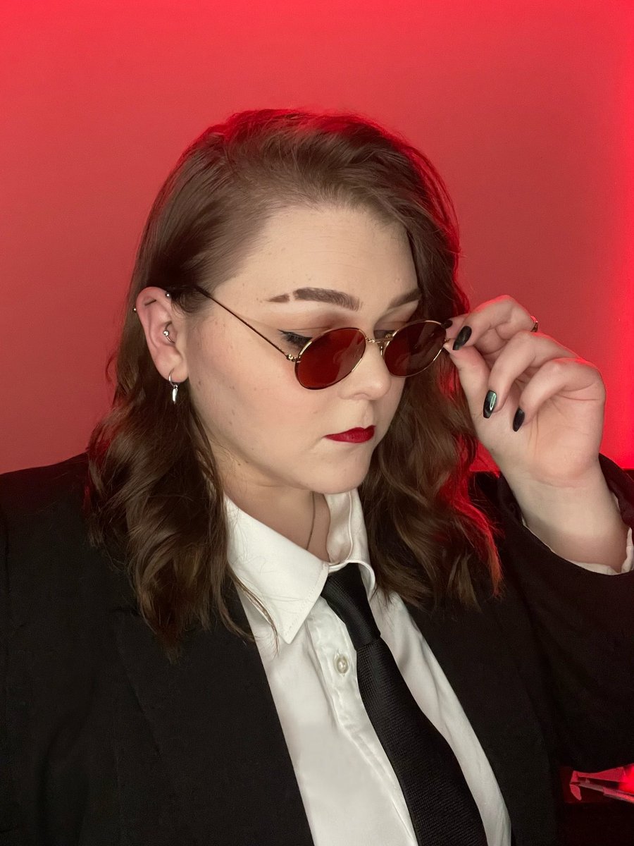 Roriecos's tweet photo. Some Matt Murdock for your day 😈❤️ I love Matt as a character so I couldn’t resist putting together this cosplay! Still hoping we get more Daredevil at some point! https://t.co/U0vkCO7q8d