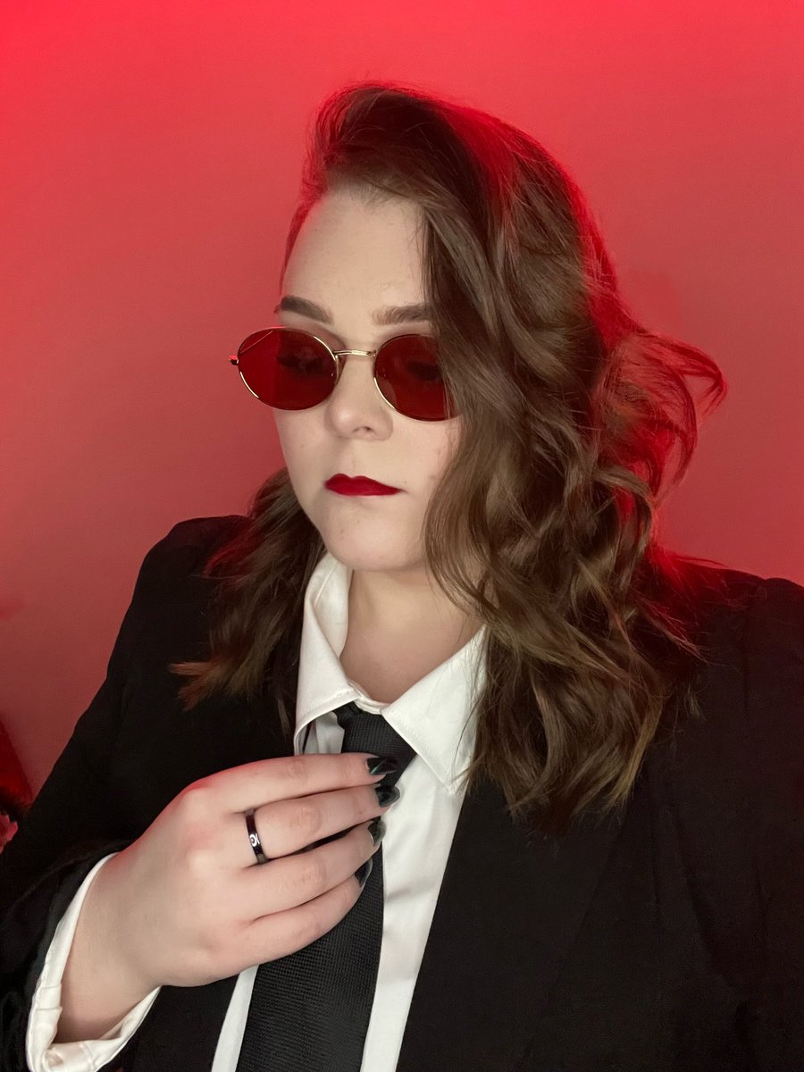Roriecos's tweet photo. Some Matt Murdock for your day 😈❤️ I love Matt as a character so I couldn’t resist putting together this cosplay! Still hoping we get more Daredevil at some point! https://t.co/U0vkCO7q8d