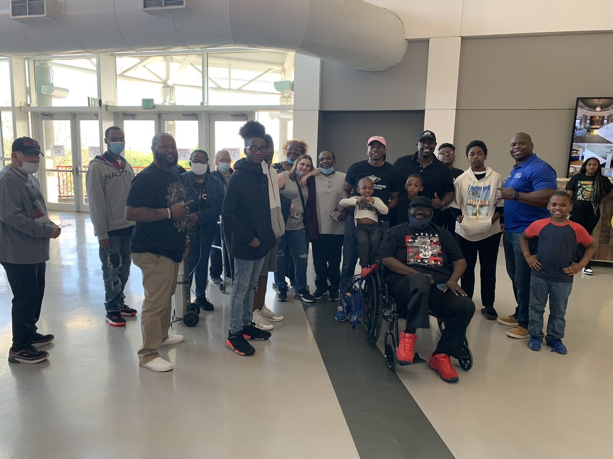 ShawnDean773's tweet photo. @AEWCommunity hit Big Homie Lil Homie with the deal for tix to #AEWDynamite SC! BHLH is committed to building strong, trusting relationships, positive attitudes, and life skills in young males through mentoring and enriching life experiences!
Donate/Learn: https://t.co/ZDlYOlGc9L https://t.co/c8KF5LY021