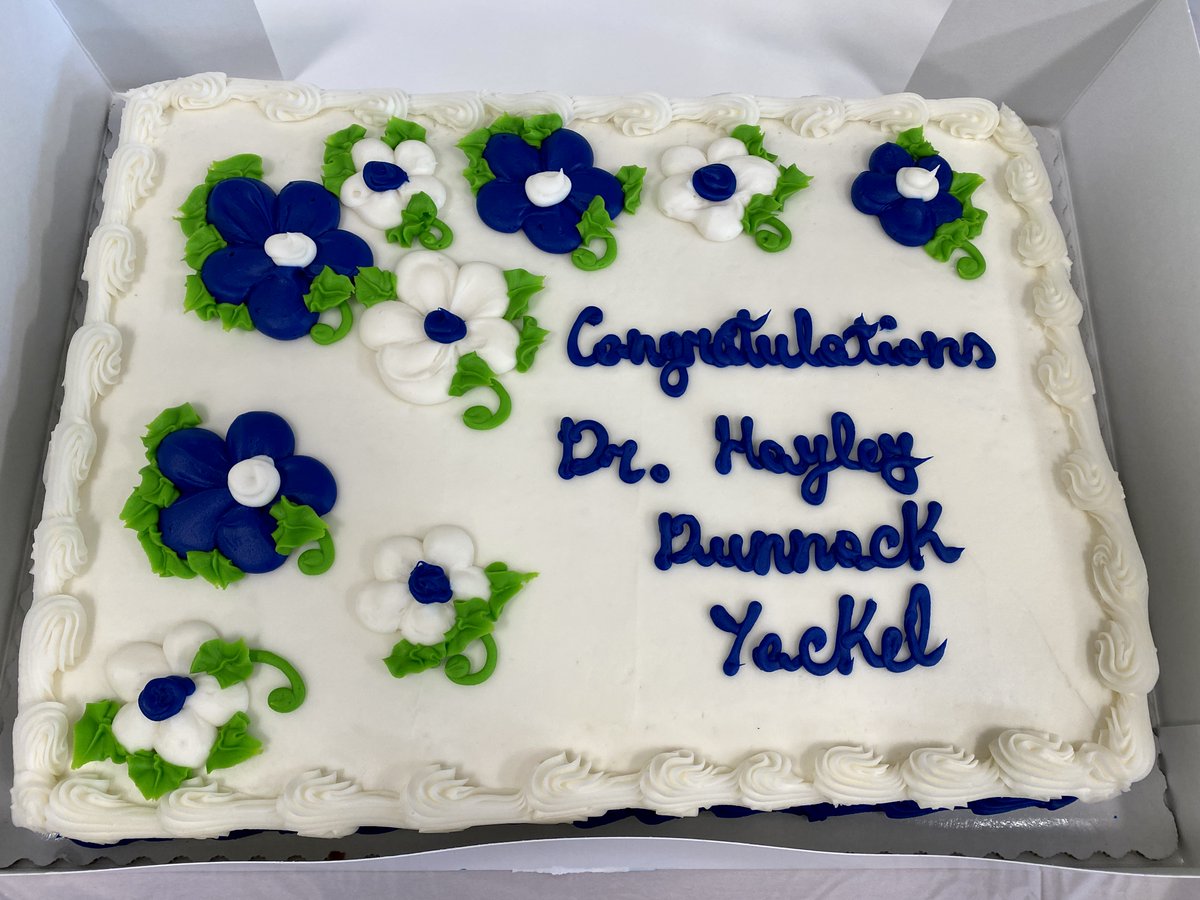 HayleyDunnack's tweet photo. Officially PhDone! 🎉 https://t.co/8h4yWIDpp3