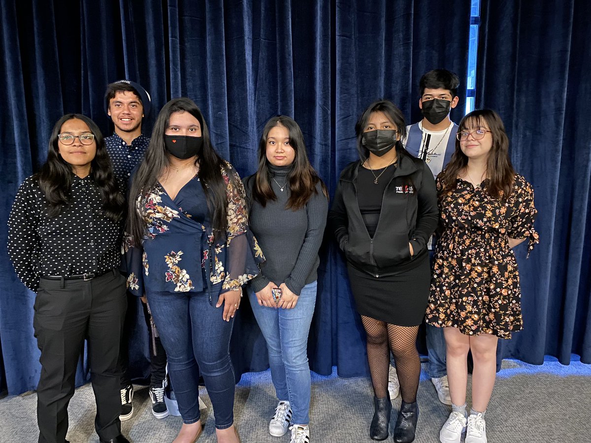 aliefFineArts's tweet photo. Excited to watch our Silver and Gold Key Scholastic Art contest winners walk across the stage to receive their pins! #CultureofExcellence @AliefISD @ElsikHSArt @AliefKerr @HCDEtx https://t.co/wZPDn7vrqz