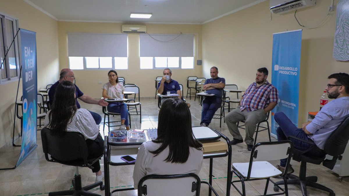 BaimaMarina's tweet photo. En la @munireconquista hay un espacio para #EconomíaDelConocimiento y #Robótica, lo lidera #SamiraPérez con el apoyo de #DelFabro.
Junto al #clúster de #programadores fijamos un programa de acciones concretas: formar habilidades #STEM y de programación de impacto territorial. https://t.co/M1CQWUKGCV