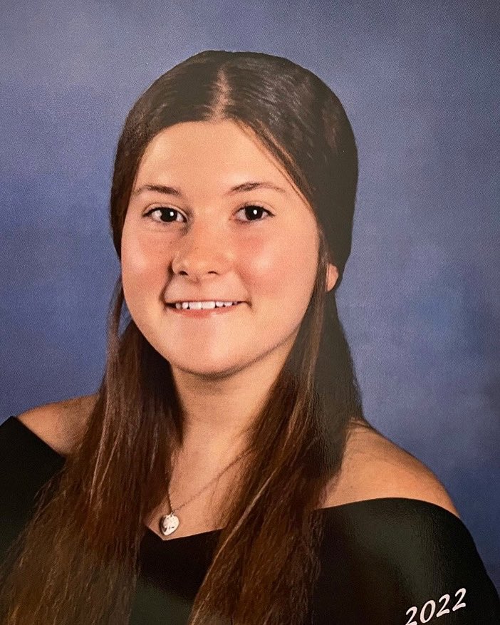 Congratulations to senior defender Mackenzie Lorenski on her decision to attend the University of New Haven for Forensic Psychology! 🕵🏻‍♀️💛